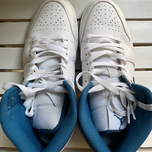 Nike Air Jordan 1 - Picture 3 of 4